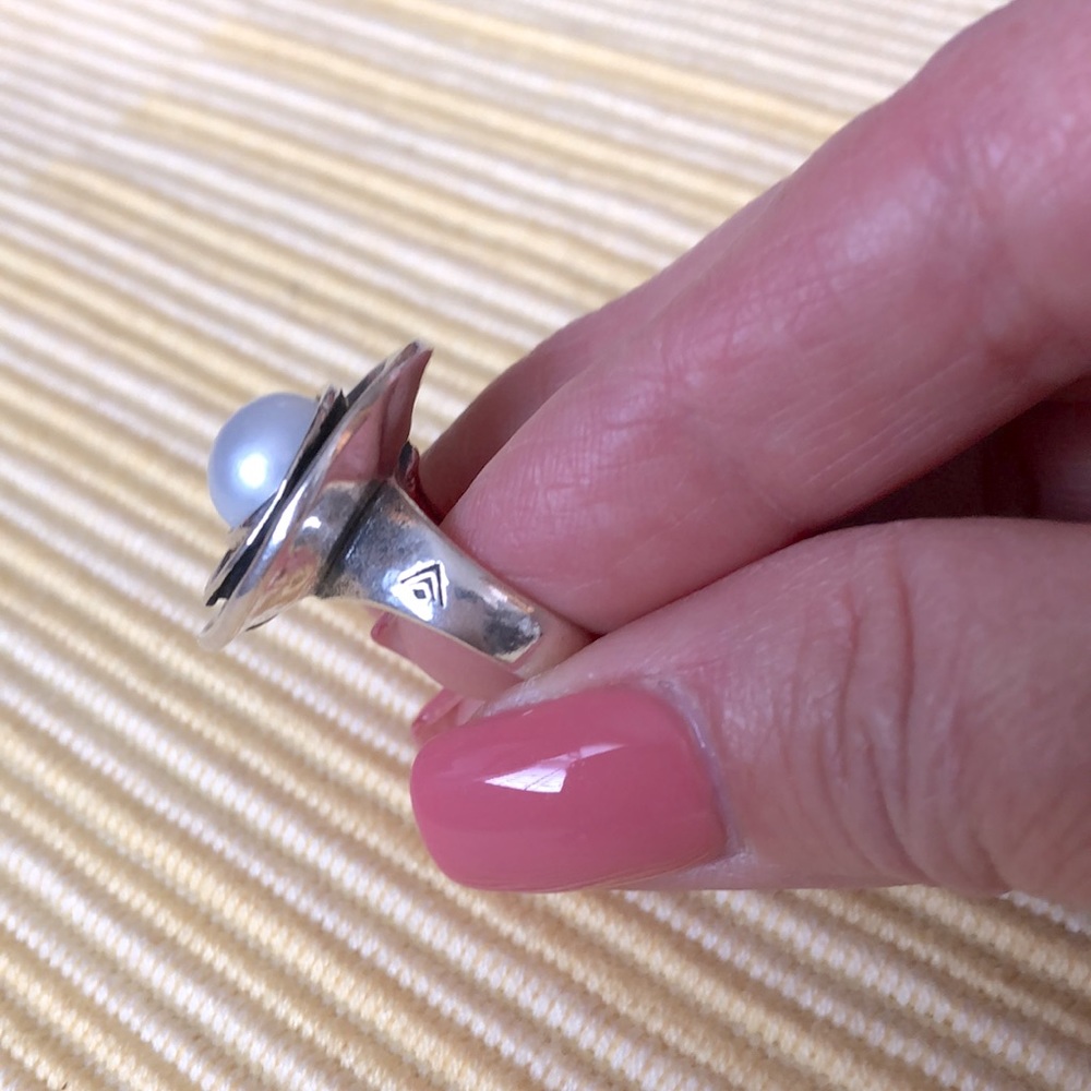 Silpada Lily Pearl Sterling Silver Retired Ring! - Picture 3 of 4